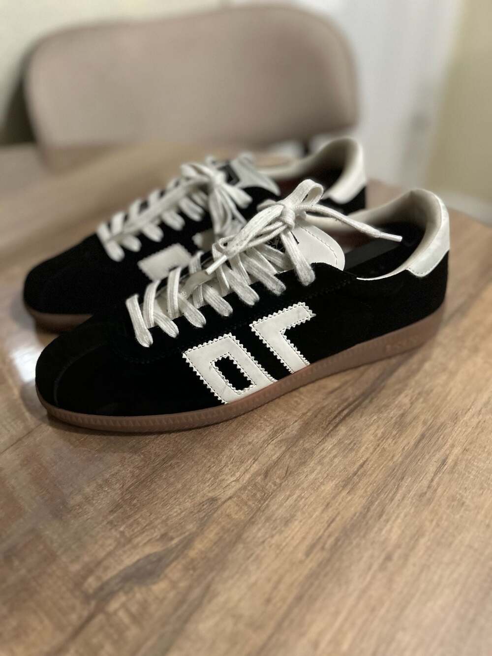 Back 70 Shelly Black Suede Sneakers